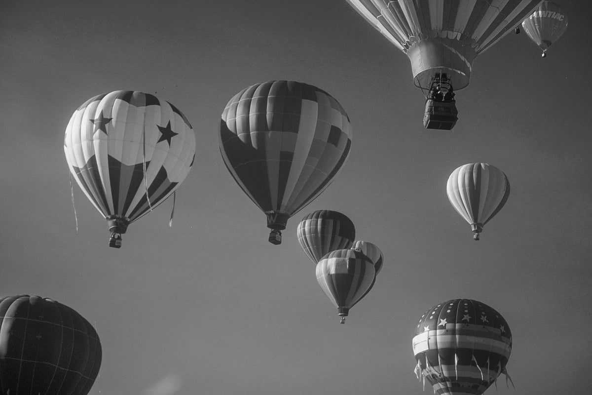 Albuquerque Mass Ascension — black and white photograph by Craig Baker, AB#007.